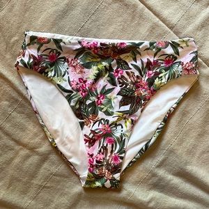 NWOT Victoria’s Secret bikini bottom size small floral, high leg